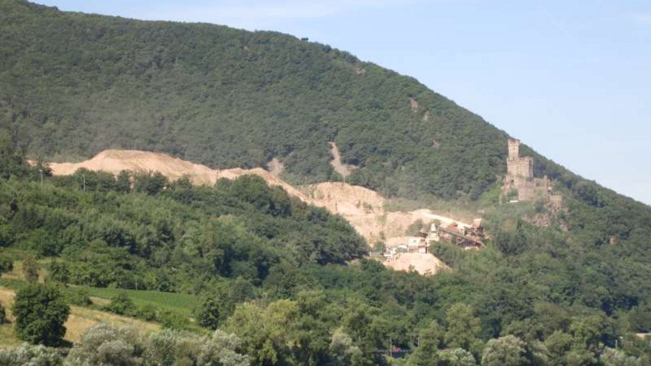 Burg Sooneck bei Niederheimbach mit Steinbruch © Maria Wenzel, GDKE, Landesdenkmalpflege