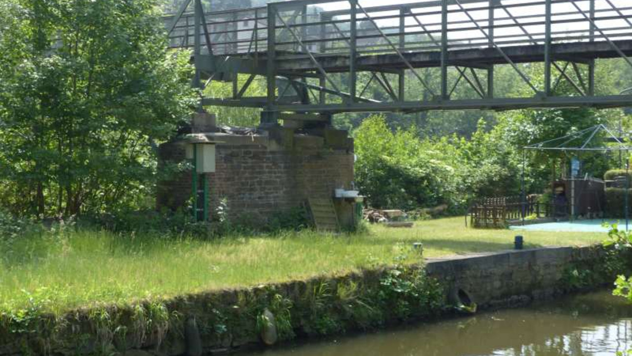 Schleuse Niederlahnstein (stillgelegt), Fußgängerbrücke über den Schleusenkanal, 2018 © Alexandra Fink, GDKE, Landesdenkmalpflege 