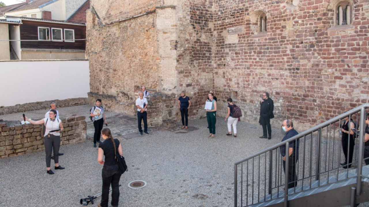 Erläuterung der Baugeschichte der Synagoge in Speyer im Rahmen der Evaluierung des Judenhofs Speyer © GDKE, Steffen Fuchs