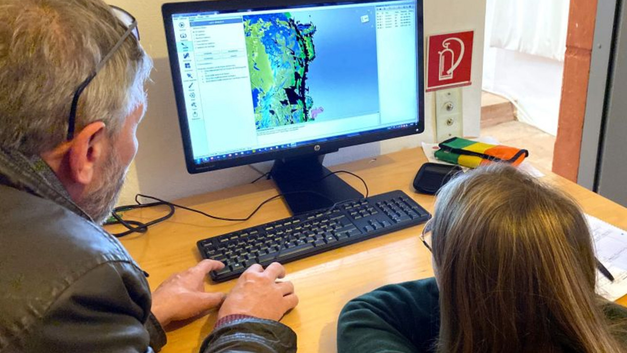 Nachbearbeitung der Messdaten vor Ort © N. Underwood, GDKE, Landesdenkmalpflege