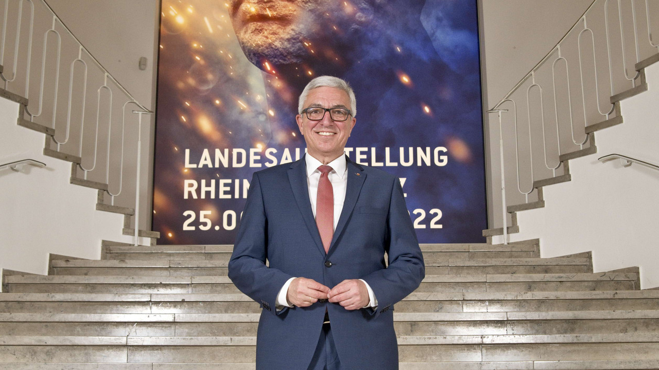 Innenminister Roger Lewentz beim Pressetermin. Foto: GDKE Rheinland-Pfalz / Zühmer Innenminister Roger Lewentz beim Pressetermin. Foto: GDKE Rheinland-Pfalz / Zühmer