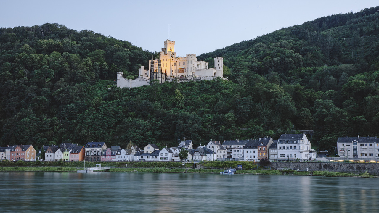 Schloss Stolzenfels in der Abenddämmerung