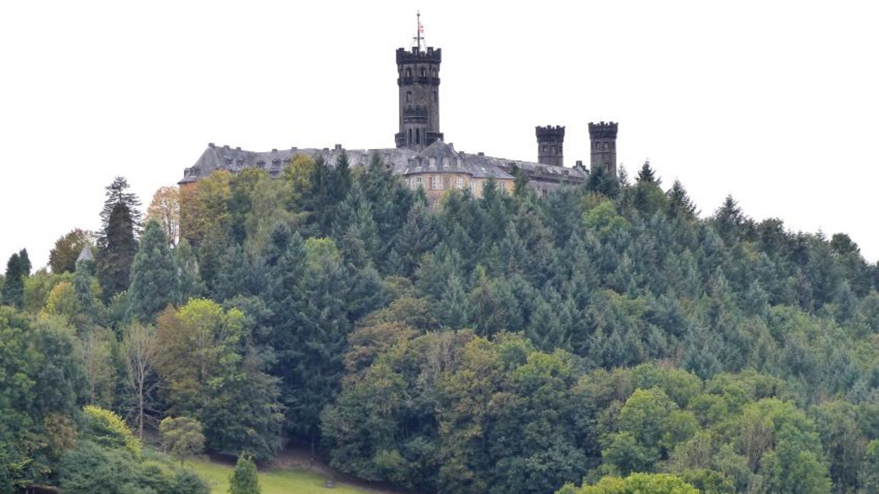 Schloss Schaumburg bei Balduinstein, Rhein-Lahn-Kreis © GDKE, Landesdenkmalpflege, J. Hundhausen