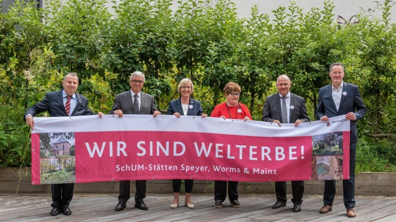 v.l.: Avadislav Avadiev, Vorsitzender Landesverband Jüd. Gemeinden von RLP; Roger Lewentz Mdl; Stefanie Seiler, OB Speyer; Anna Kischner, Vorsitzende Jüd. Gemeinde Mainz; Adolf Kessel, OB Worms; Michael Ebling OB Mainz © IEK, Foto: Steffen Fuchs