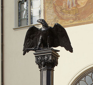 Adlersäule am Schloss Stolzenfels. Foto: GDKE Rheinland-Pfalz / Pfeuffer