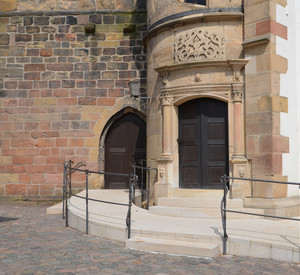 „Barrierefreie Erschließung der prot. Pfarrkirche in Freinsheim, Pfalz © GDKE, Landesdenkmalpflege, G. P. Karn „Barrierefreie Erschließung der prot. Pfarrkirche in Freinsheim, Pfalz © GDKE, Landesdenkmalpflege, G. P. Karn