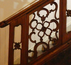 Mainz, Kapuzinerstraße 37, fertiggestellte Arbeiten der zurückgekehrten Treppenbrüstung © Florian Baumgarten, Stadt Mainz, Untere Denkmalschutzbehörde