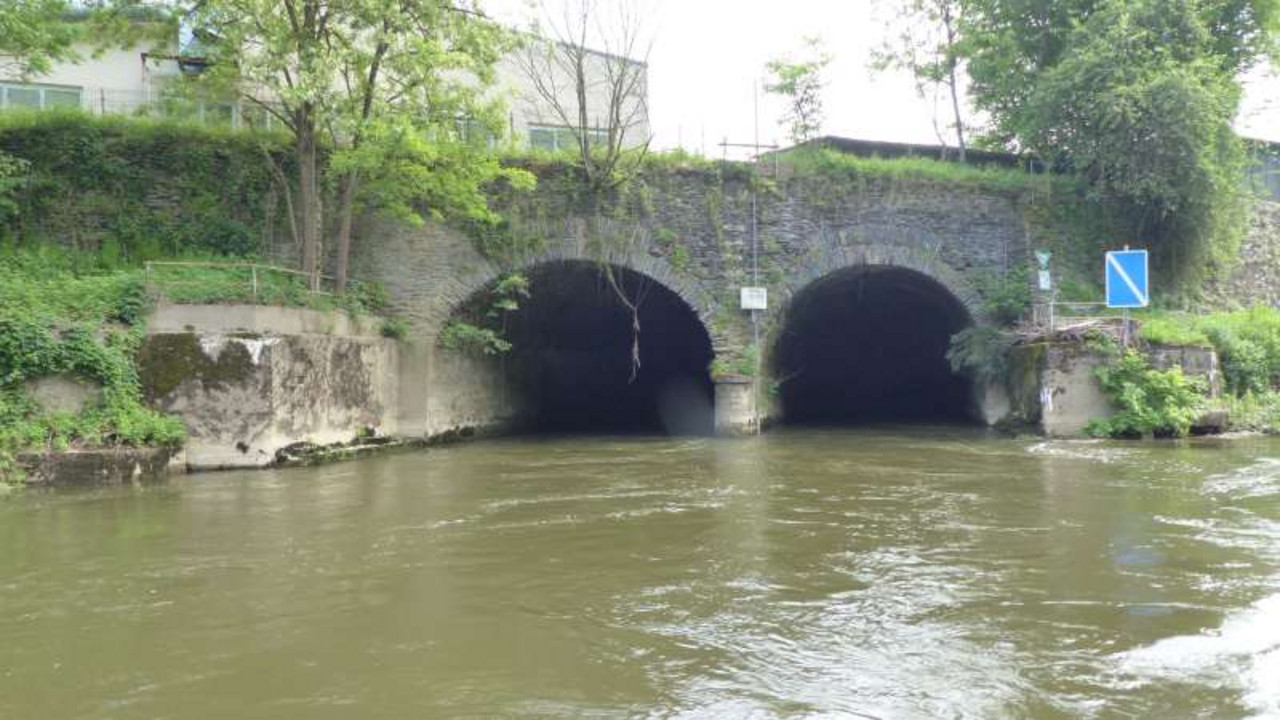 Staustufe Nassau, Blick auf einen Teil der Wehranlage nach Ausfahrt aus der Schleuse, 2018 © Alexandra Fink, GDKE, Landesdenkmalpflege