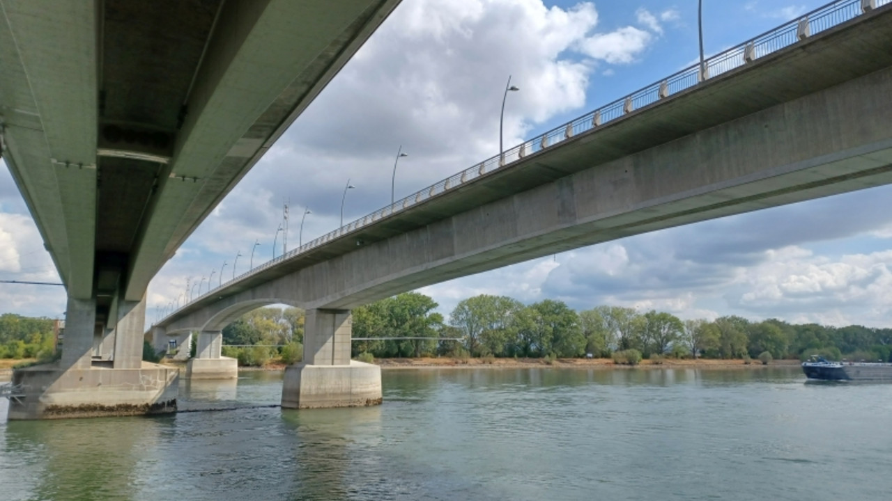 Nibelungenbrücke mit Parallelbrücke von 2008 © Henriette von Preuschen, Landesamt für Denkmalpflege Hessen
