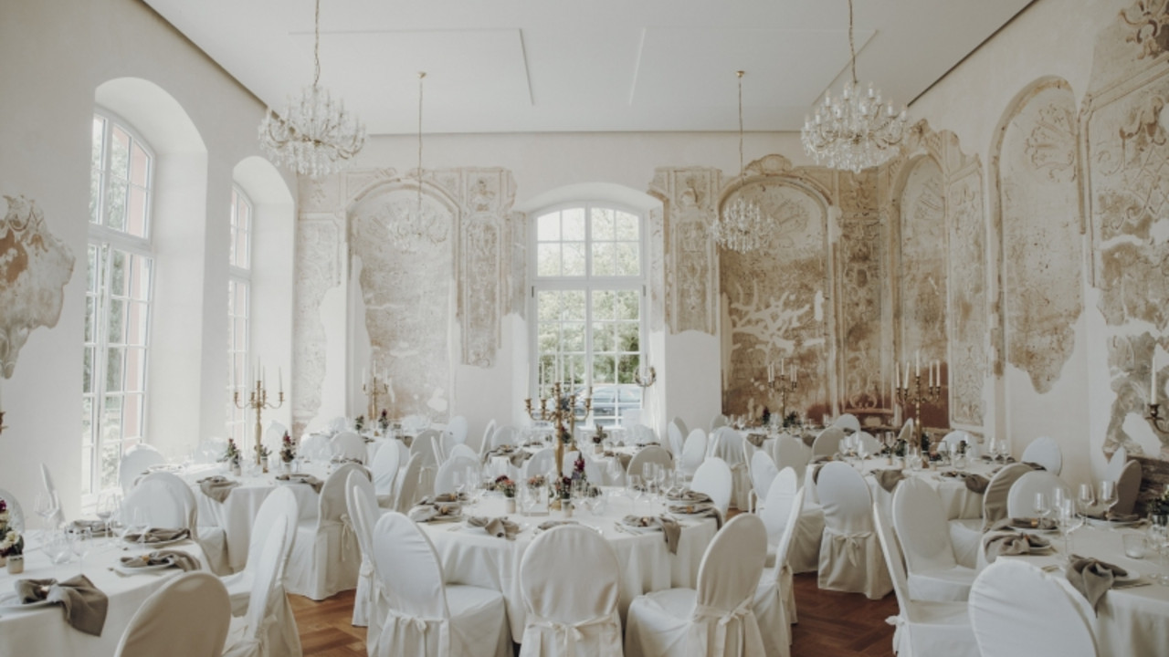 Bekond, Orangerie nach der Wiederherstellung als Festsaal © Gunda Schliep 
