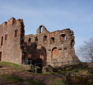 Umfassungsmauern des ehem. Palas der Burgruine Hohenecken, statische Sicherung © Nadine Neft, GDKE, Landesdenkmalpflege