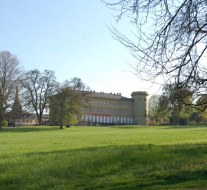 Worms- Herrnsheim, Schlosspark, Wiesengrund mit Blick auf das Schloss © Georg Peter Karn, GDKE, Landesdenkmalpflege