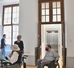 Erste Auffahrt des neuen Lifts. Foto: GDKE Rheinland-Pfalz / Ernst